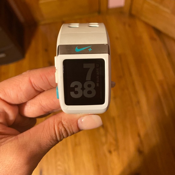 NIKE GPS WORKOUT WATCH - Picture 1 of 8